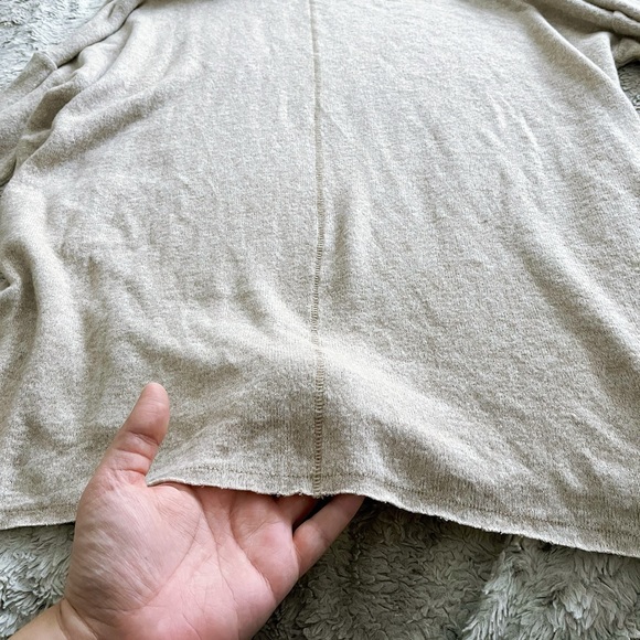 (SOLD) NWT AMERICAN EAGLE Long Sleeved Top (Size L) - Picture 4 of 7